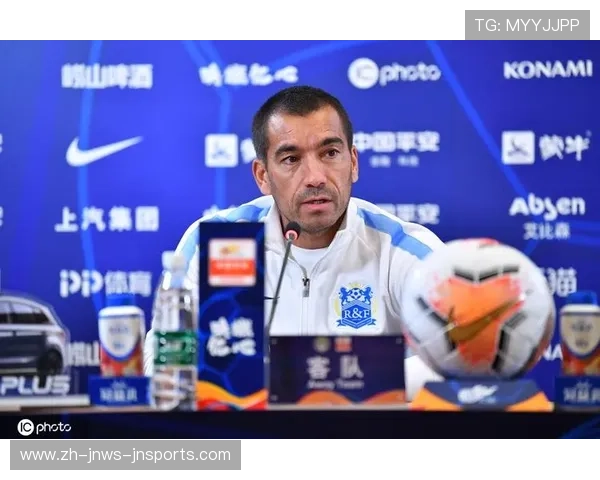 足球高位逼抢训练指南:提升球队前场压迫效率的关键步骤 足球高位逼抢训练指南:提升球队前场压迫效率的关键步骤